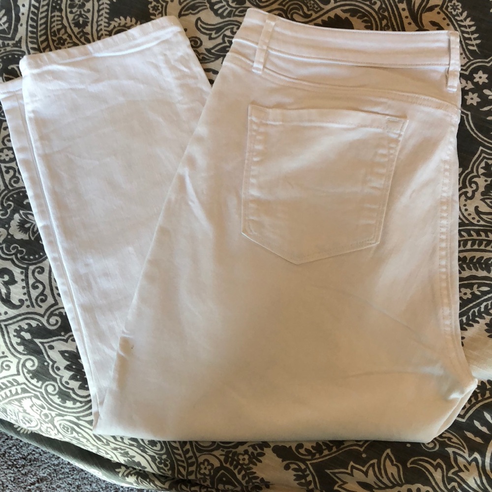 LIKE NEW LOFT curvy crop white jeans